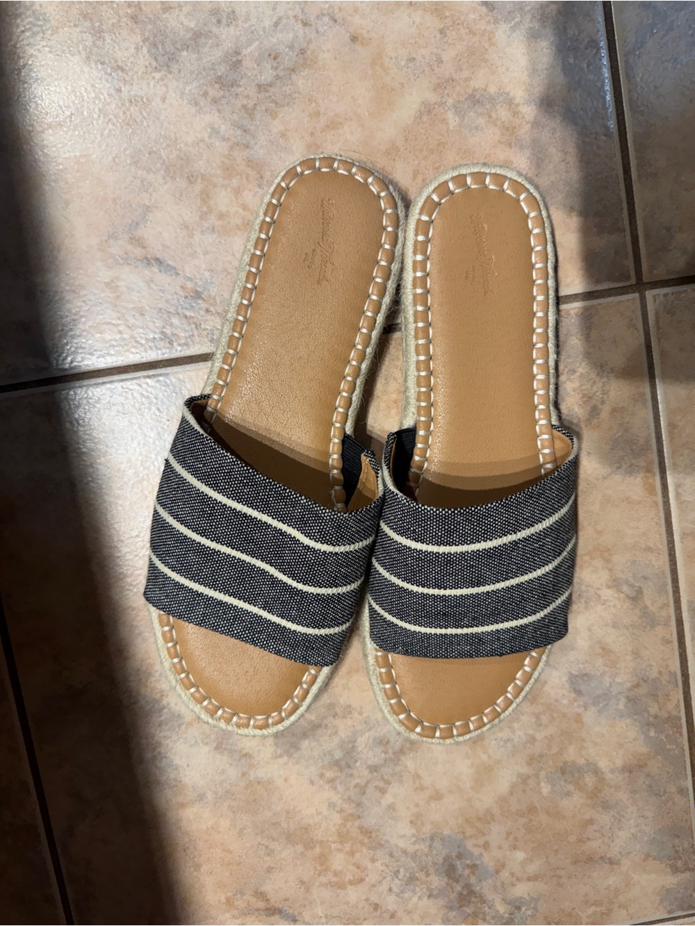 Universal Thread Linen Gray and White Striped Slide Sandals